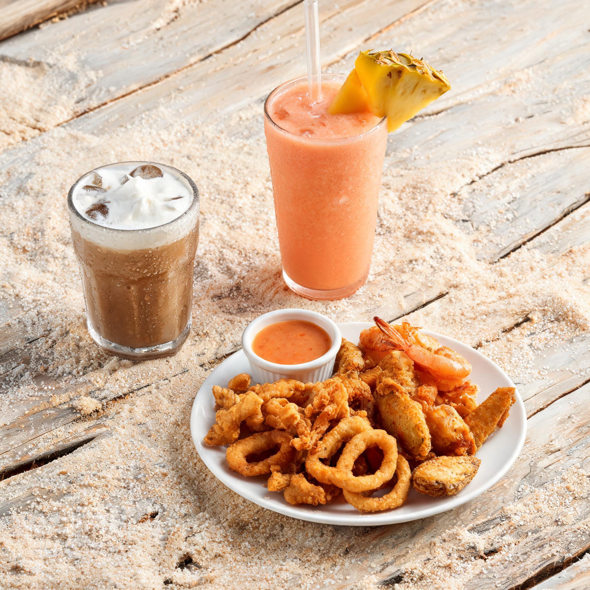 ร้านที่ 1: To The Moon Chumphon — บาร์และคาเฟ่ริมหาดทรายรี ครบทั้งกิน ดื่ม ถ่ายรูป